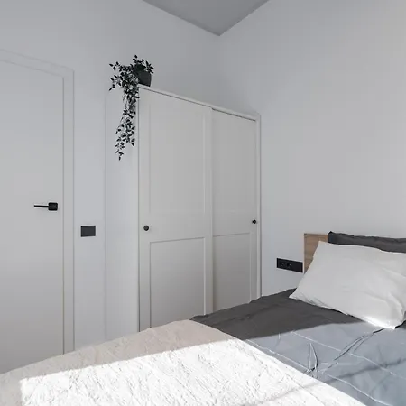 Apartment Quiet 1 Bd In New Building By Hostlovers