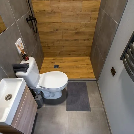 Quiet 1 Bd In New Building By Hostlovers *